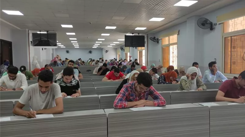 رئيس جامعة السادات يتفقد سير الامتحانات بكلية الطب البيطري