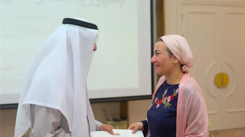 تكريم وزيرة البيئة وإعادة توطين 2000 طائرحبارى فى مصر بتعاون مع الإمارات
