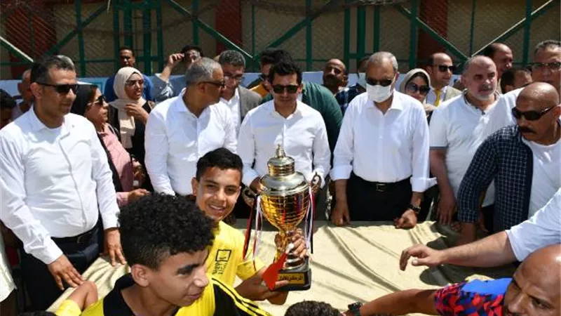 وزير الرياضة ومحافظ القليوبية يفتتحان مركز التخاطب بالأحراز.. صور
