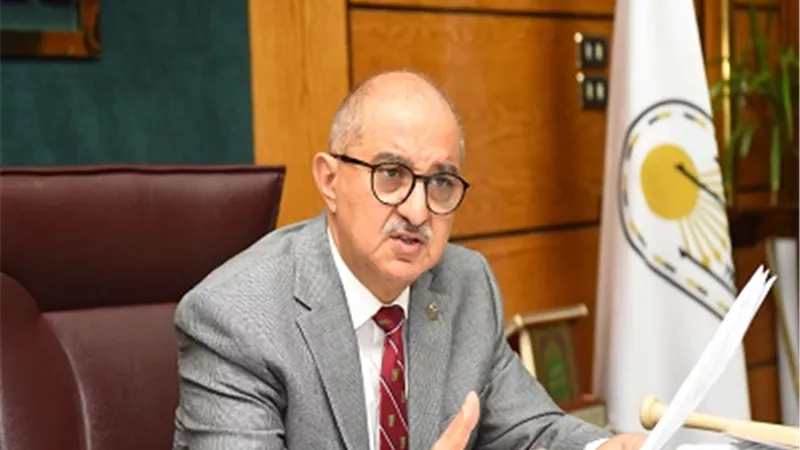 رئيس جامعة أسيوط يصدر قرارات بتعيين وكيلاً لكلية العلوم ورئيساً للقسم بالصيدلة