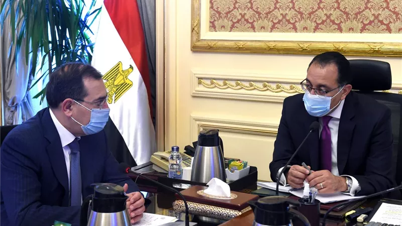 مدبولى يتابع مع وزير البترول جهود تنفيذ تكليفات الرئيس في عدد من الملفات