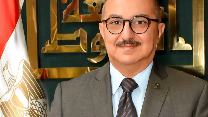 رئيس جامعة أسيوط يشهد افتتاح وحدة الغسيل الكلوي الجديدة بالمستشفى الجامعى الرئيسي