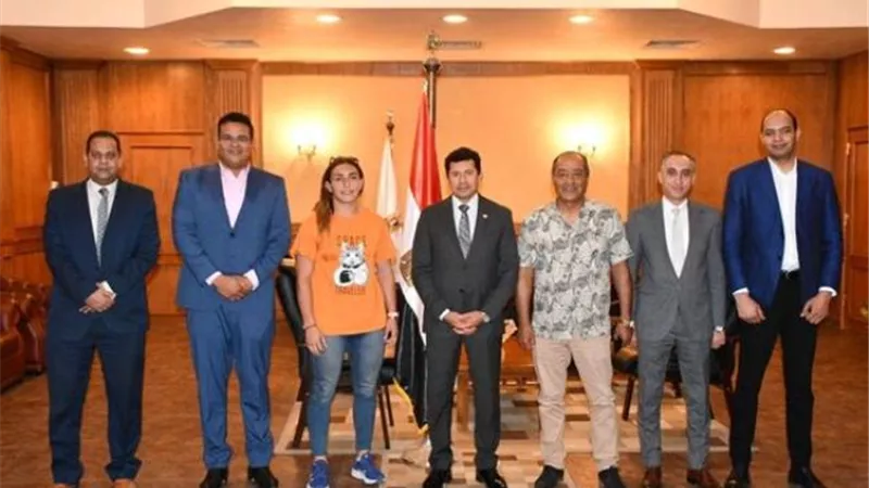 وزير الرياضة يبحث استعدادات اللاعبة 