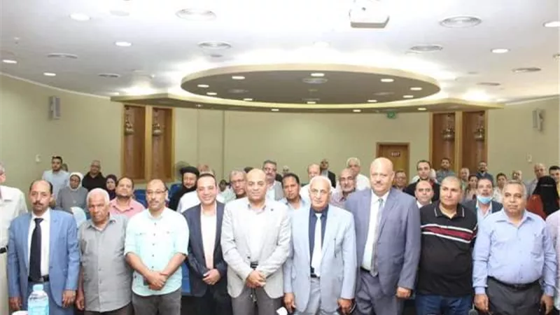 وكيل التعليم بالمنيا يناقش مع المدارس الخاصة المشكلات وطرح آليات الحل