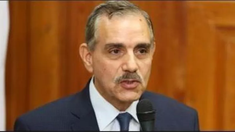 محافظ كفر الشيخ يعتمد دبلوم التمريض بنسبة 98.09%