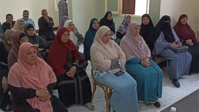 وحدة السكان تنظم ندوة للتوعية بأضرار الأمية والزواج المبكر ببنى سويف