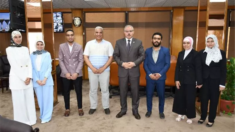 رئيس جامعة القناة يستقبل المعيدين الجدد لكلية الآداب فى الاسماعيلية