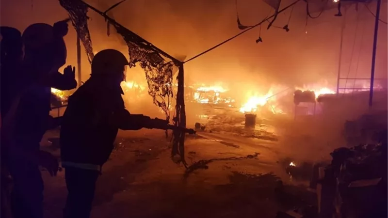 السيطرة على حريق اندلع بأحد مخازن فى اسيوط