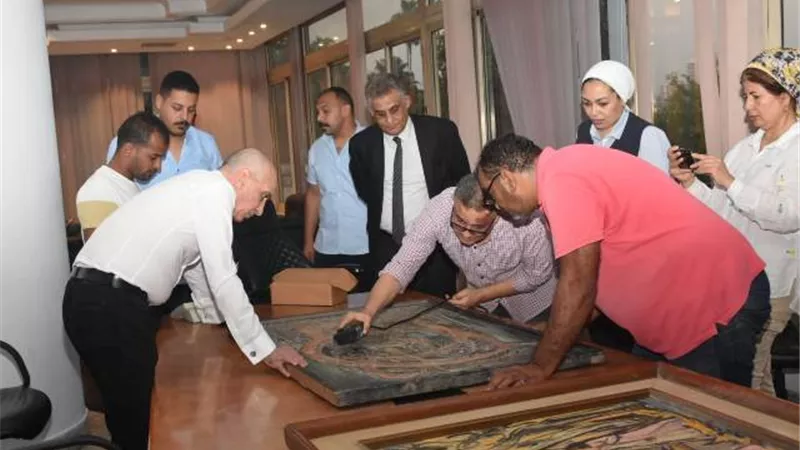 وزيرة الثقافة تعلن استعادة لوحتين لصلاح طاهر وصالح رضا مفقودتين من مقتنيات الدولة