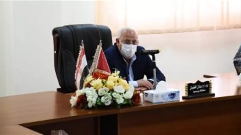 محافظ بورسعيد يلتقي رؤساء الأحياء.. ويشدد على تكثيف أعمال إزالة الإشغالات والتعديات