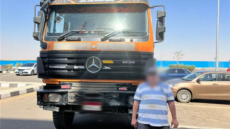 عقب تداول الفيديو .. ضبط سيارة نقل بدون لوحات وقائدها للسير برعونة بالقاهرة