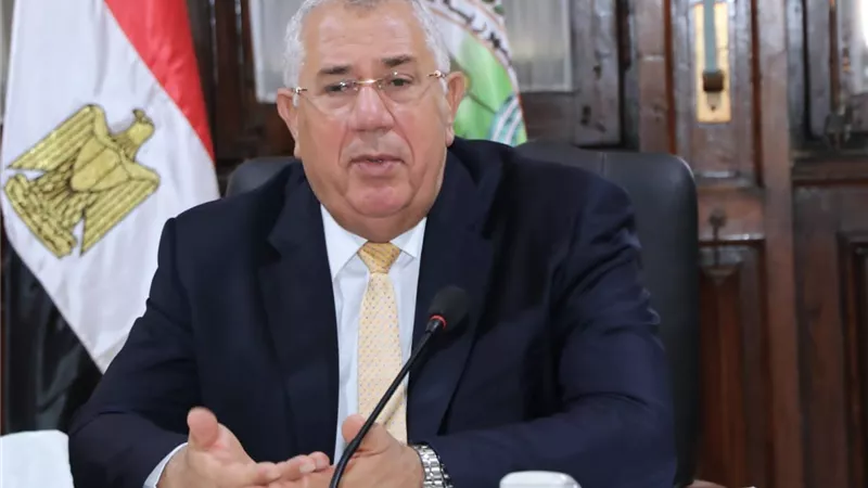 وزير الزراعة : تنفيذ أكثر من ٨٠٠٠ حقل ارشادي لزيادة الانتاجية