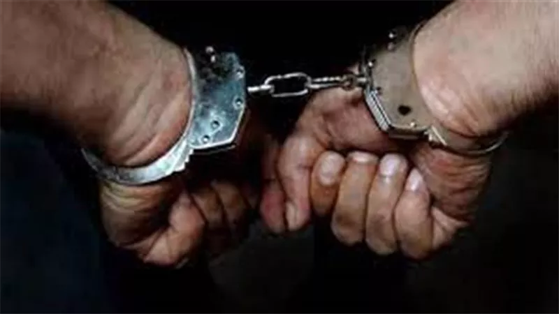 ضبط شخصين انتحلا صفة موظفين بوحدة مرور واستوليا على أموال الضحايا بحجة انهاء التراخيص