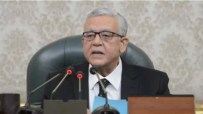 جبالي يطالب النواب بعدم الخروج عن جدول أعمال الجلسة