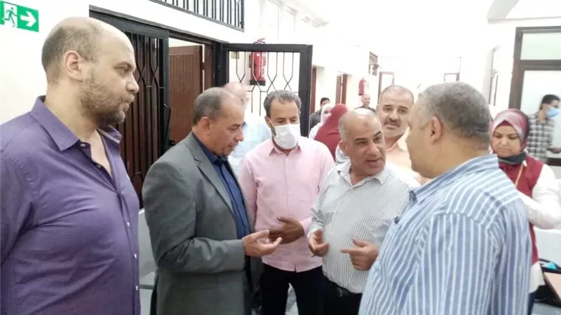 جمال سلامة يفاجئ عيادة التأمين الصحى بمقر جامعة الزقازيق ويعقد اجتماعا مع العاملين