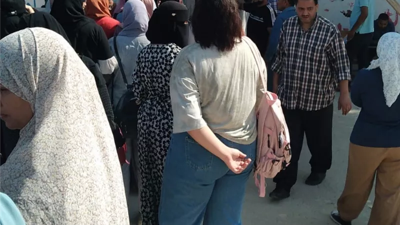 توافد طلاب الثانوية العامة على مقار اللجان بالإسكندرية