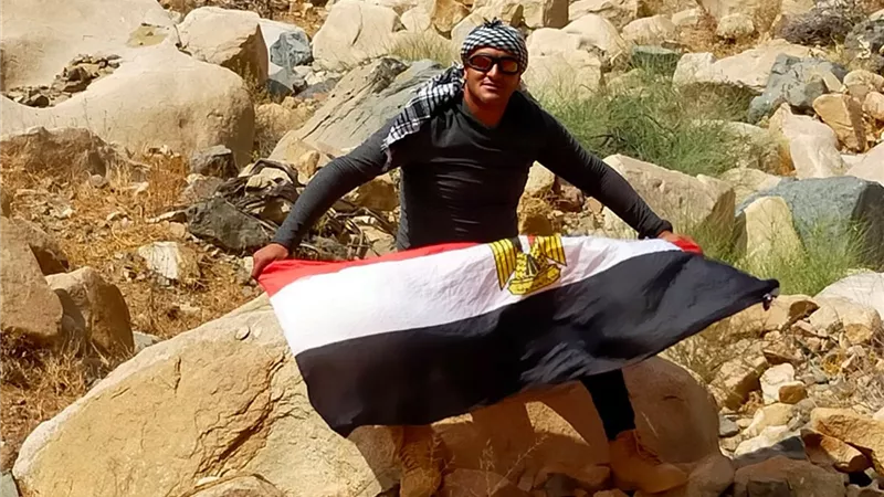 الشباب والرياضة : صعود أول مغامر من ذوى الهمم إلى قمة 