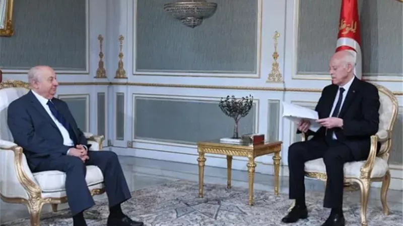 الرئيس التونسي يتسلم مسودة الدستور الجديد