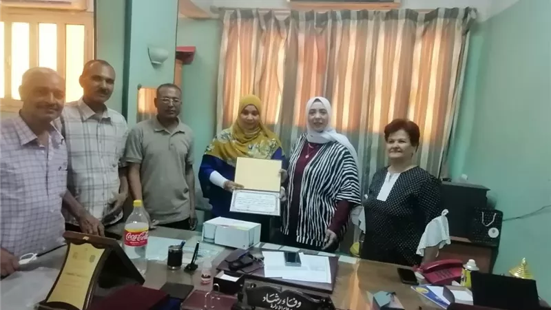مديرة تعليم دشنا تشهد احتفالية تكريم الفائزين فى مسابقة الأخصائي المثالي لرياض الأطفال
