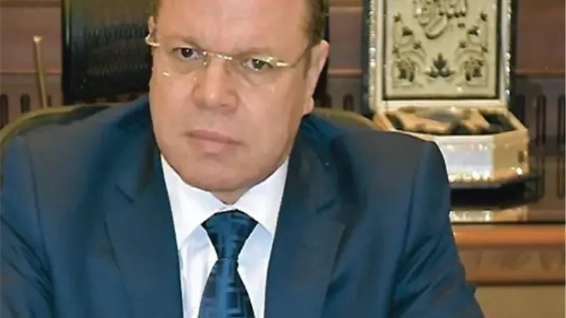 النائب العام يأمر بالتحقيق فى سقوط شاب من أعلي برج القاهرة