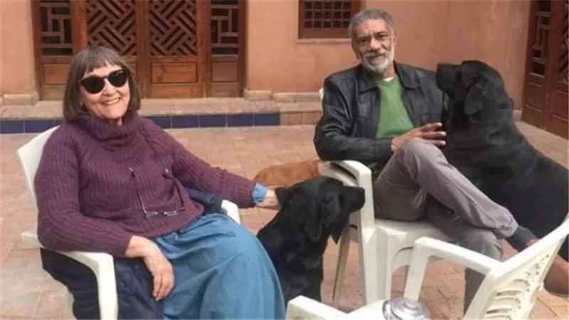 طليقة الفنان سيد رجب تحصل على حكم قضائى بتمكينها من 