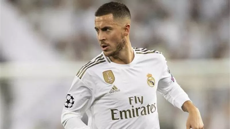 نيو كاسل يسعى لضم هازارد لاعب دورتموند