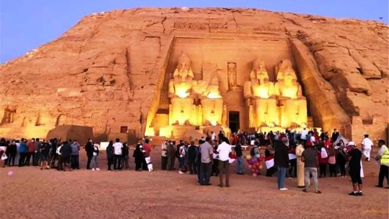 خبير آثار: تعامد الشمس على أبو سمبل ظاهرة فلكية استثنائية يحتفى بها العالم سنويا