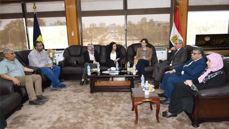 رئيس جامعة القناة: منح دراسية للطلاب ذوي الهمم بكلية الآداب