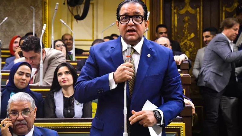 رئيس نقل البرلمان يستعرض تقرير اللجنة بشأن تمويل 55 قطارًا وتجديد معدات الخط الأول من مترو القاهرة