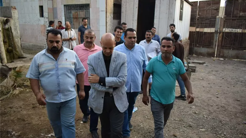 وكيل وزارة الصحة يقود حملة ويضبط ٥ أطنان ملح ويشمع مصنع ثلج بالزقازيق