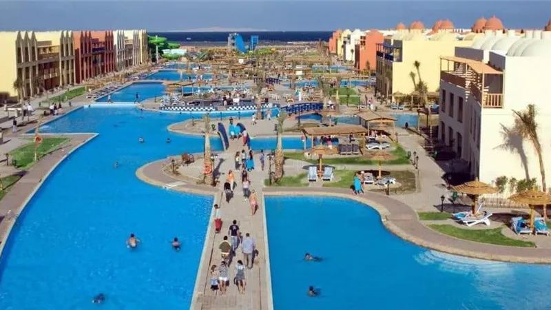 مطار الغردقة الدولي يستقبل ٩ آلاف سائح