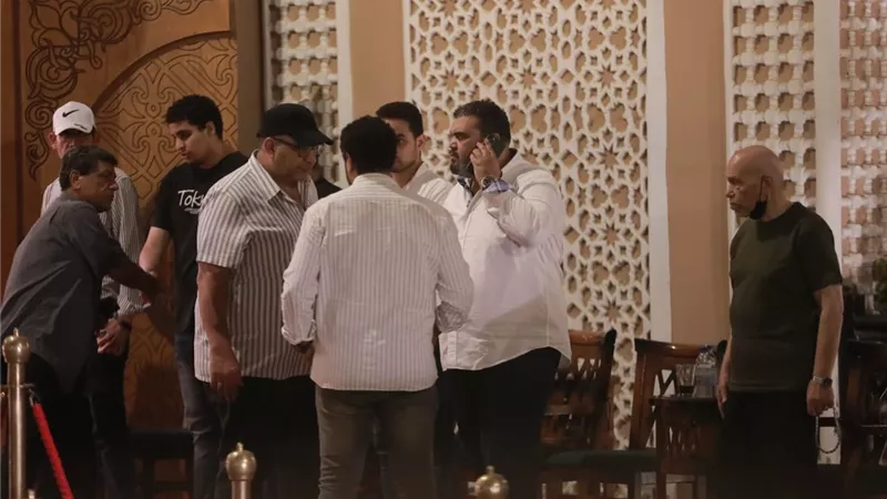 بيومى فؤاد والصريطى وعلام فى عزاء والد احمد فتحى .. صور