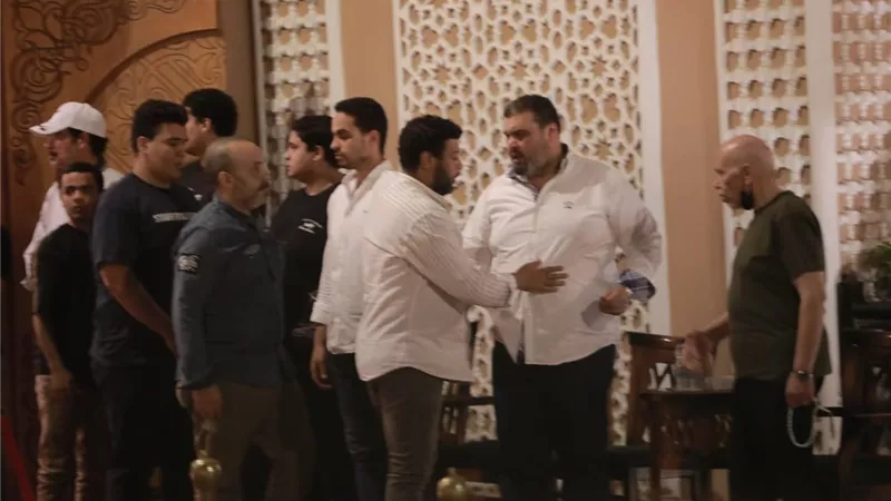 22 صور من عزاء والد الفنان احمد فتحى