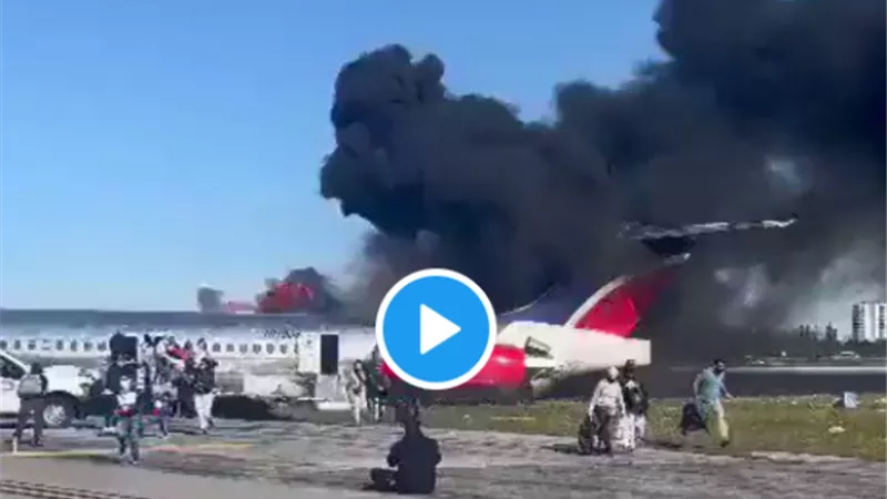 حريق هائل بطائرة ركاب أمريكية.. فيديو