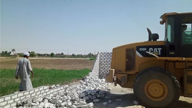 حملات مكبرة لإزالة التعديات على الأراضي الزراعية وأملاك الدولة بدشنا