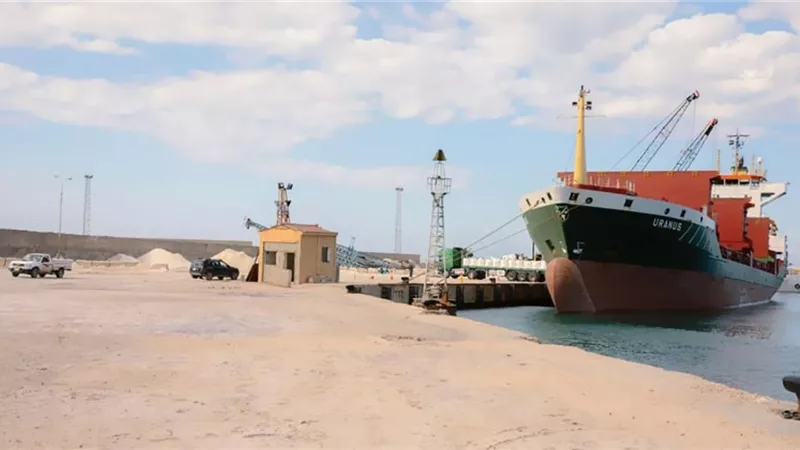 إغلاق ميناء العريش البحري لزيادة سرعة الرياح وارتفاع الأمواج