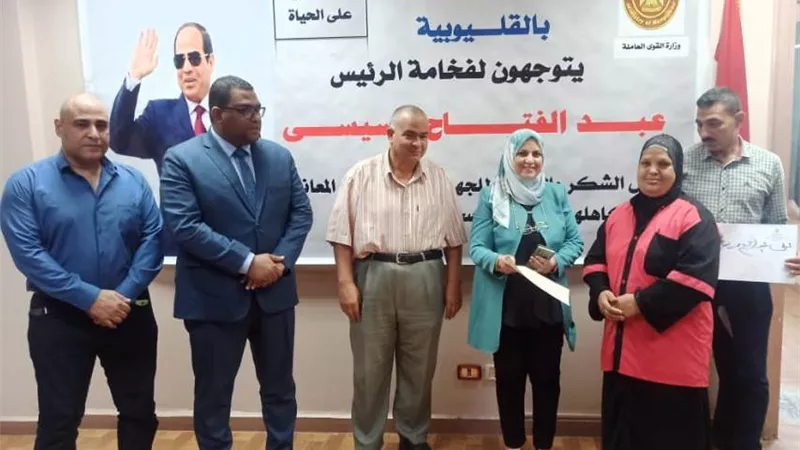 سعفان ينيب مدير القوى العاملة بالقليوبية بتسليم وثائق تأمين للعمالة غير المنتظمة