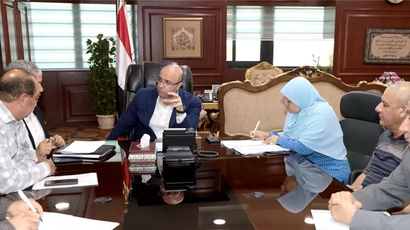 محافظ بني سويف يوجه بدراسة مشكلات طريق اهناسيا/ الفيوم