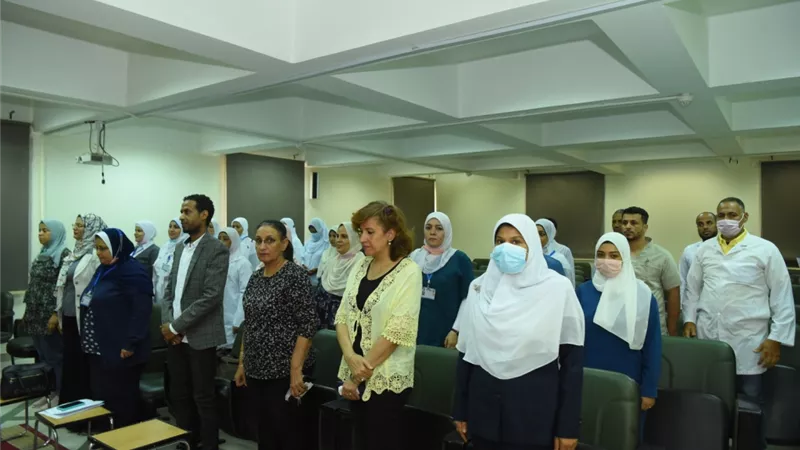 نائب رئيس جامعة أسيوط تشهد حفل تكريم المتميزين من هيئة التمريض بمستشفى الأورام الجامعى