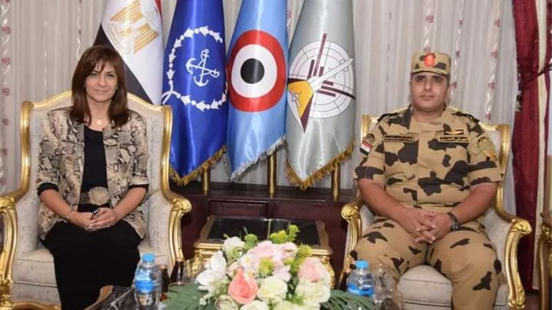 القوات المسلحة بالتعاون مع وزارة الهجرة تستقبل وفداً من شباب المصريين المقيمين بالخارج داخل مقر قيادة قوات الصاعقة