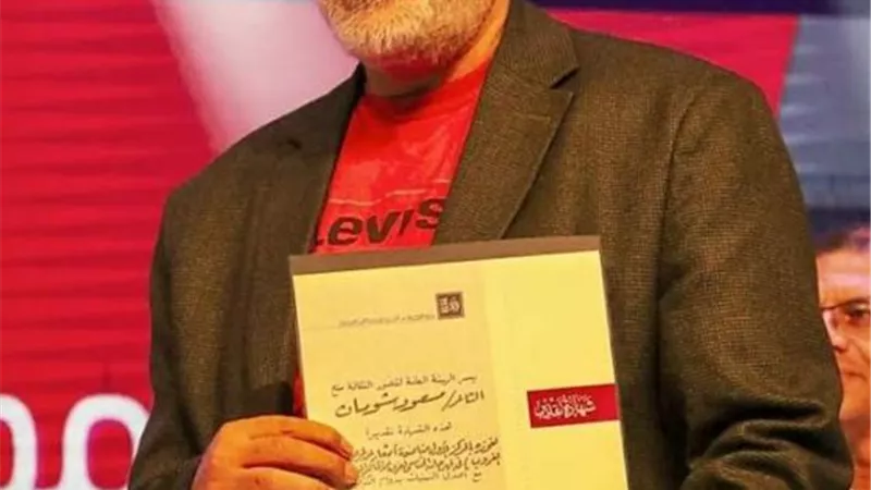 الشاعر مسعود شومان يحصد جائزة المسرح
