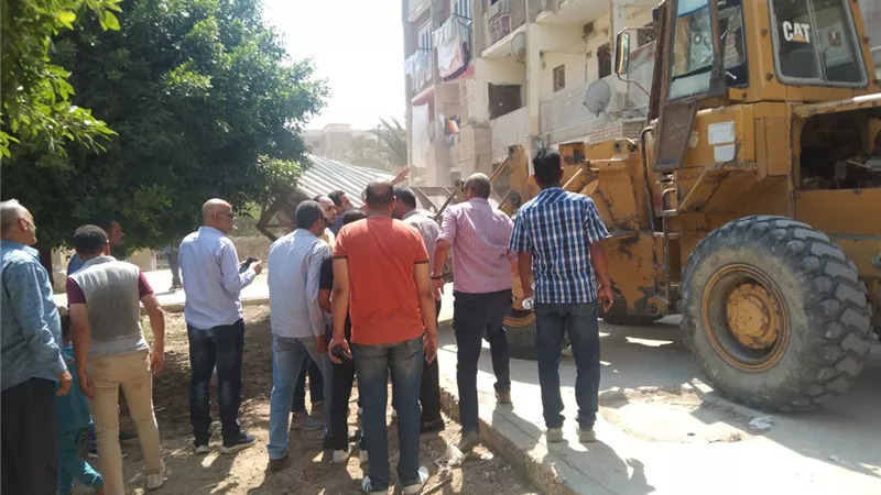 جهاز مدينة 15 مايو يشن حملة مكبرة للقضاء على المظاهر العشوائية بالمدينة.. صور