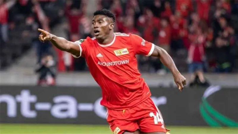الهداف النيجيرى فى البوندسليجا ينتقل الى الدورى الإنجليزى