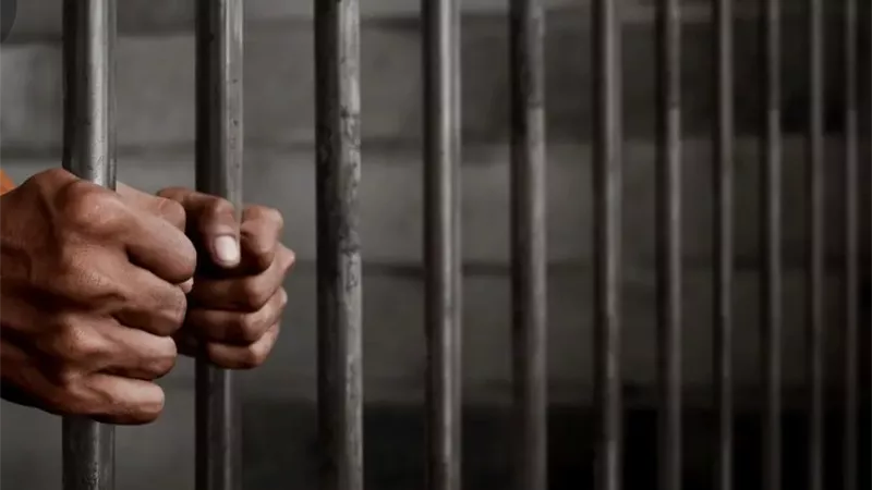 تفاصيل فيديو بقيام شخص بمحاولة إقتحام شقة لسرقتها بأسيوط