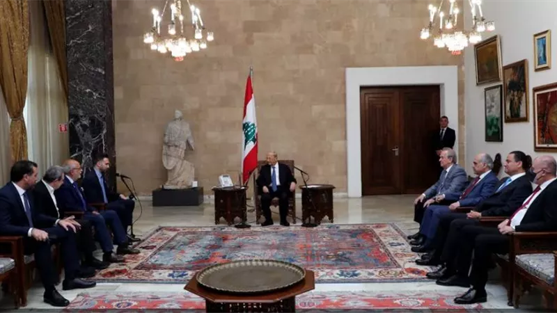 الرئيس اللبنانى يبدأ مشاروات تشكيل حكومة جديدة