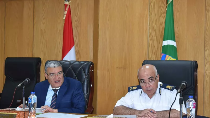 محافظ المنيا يشيد بمعدلات الاداء فى تنفيذ مشروعات حياة كريمة