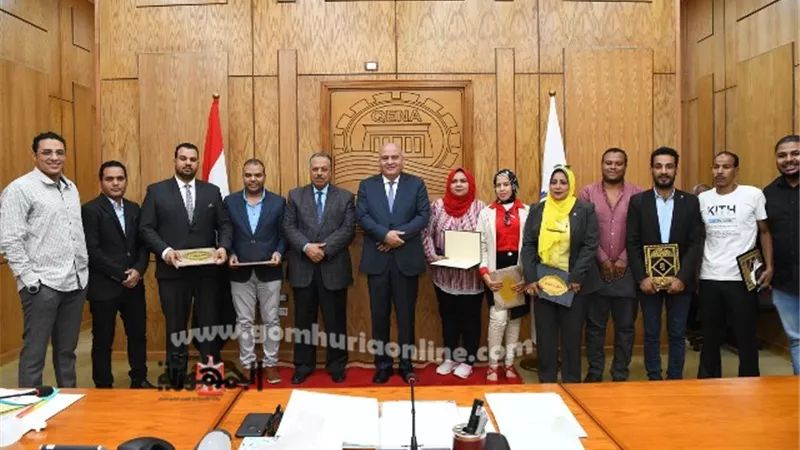 محافظ قنا يكرم المشاركين فى تنفيذ أعمال الجدارية الريفية بمدينة قنا