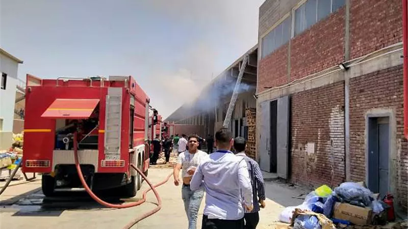 السيطرة على حريق بمصنع للمنسوجات بالشرقية