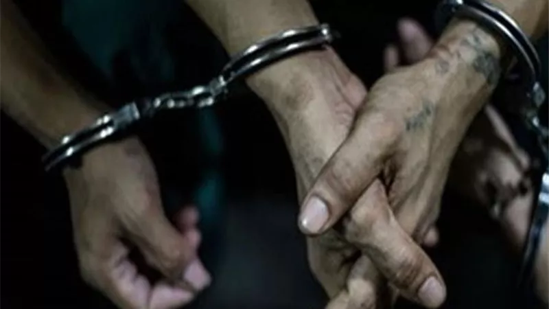 انتحلوا صفة رجال شرطة .. ضبط عصابة الاستيلاء على متعلقات المواطنين