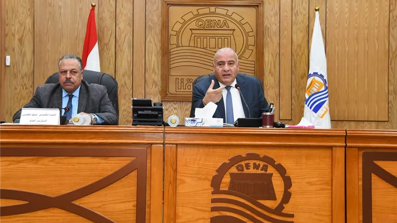 محافظ قنا يلتقي أعضاء النواب والشيوخ لمناقشة القضايا الخدمية